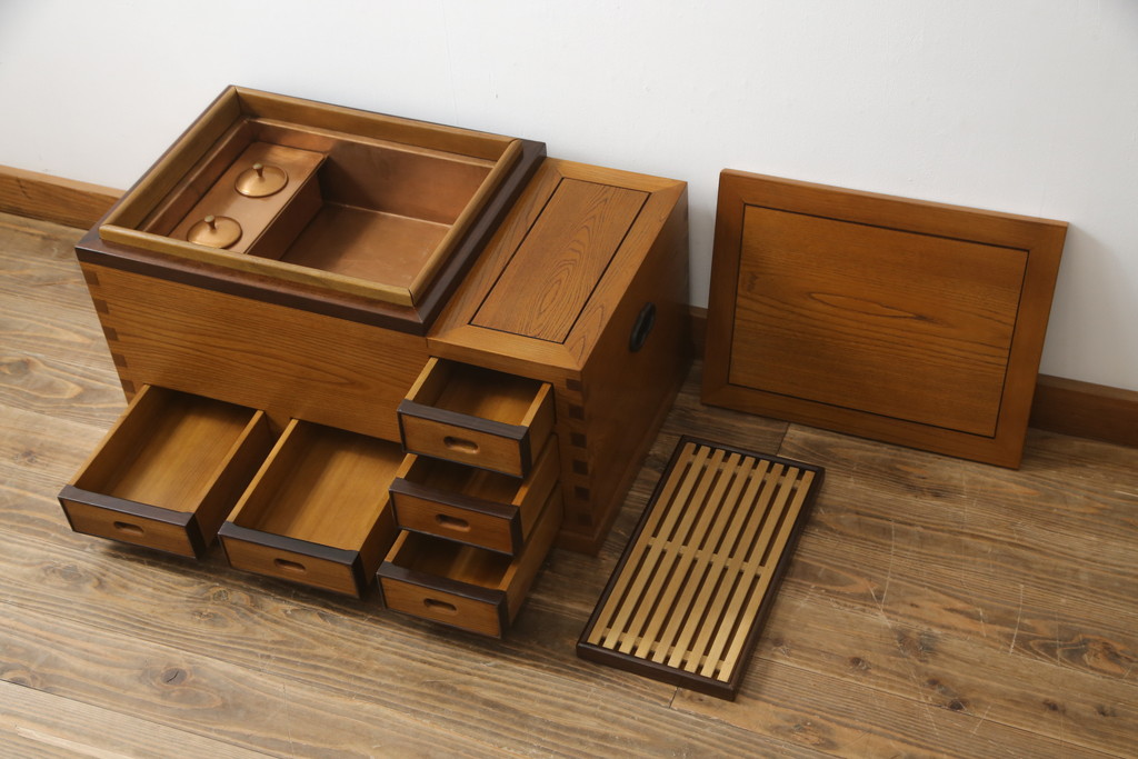 中古　美品　ニレ材　温かみのある木の色味と木目が美しい長火鉢(囲炉裏、木製火鉢)(R-074641)