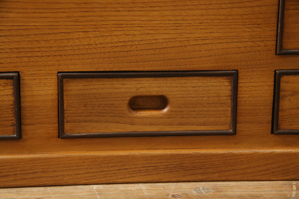 中古　美品　ニレ材　温かみのある木の色味と木目が美しい長火鉢(囲炉裏、木製火鉢)(R-074641)