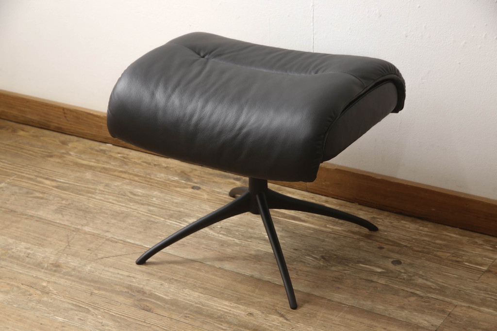 中古　美品　EKORNES(エコーネス)　トーキョー　ヘッドレスト付ローバック　Mサイズ　オットマン付き!!スタイリッシュなデザインが魅力のストレスレスチェア(スターベース、1人掛けソファ、1Pソファ、アームチェア、リクライニングチェア、フットスツール、北欧、本革、レザーチェア)(定価約35万2千円)(R-064728)