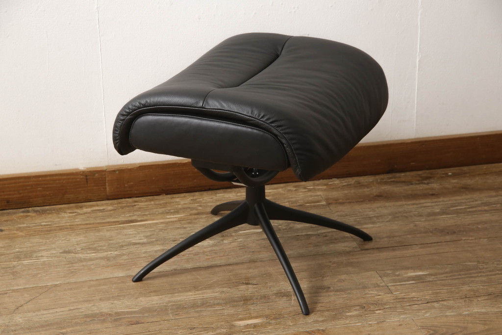 中古　美品　EKORNES(エコーネス)　トーキョー　ヘッドレスト付ローバック　Mサイズ　オットマン付き!!スタイリッシュなデザインが魅力のストレスレスチェア(スターベース、1人掛けソファ、1Pソファ、アームチェア、リクライニングチェア、フットスツール、北欧、本革、レザーチェア)(定価約35万2千円)(R-064728)