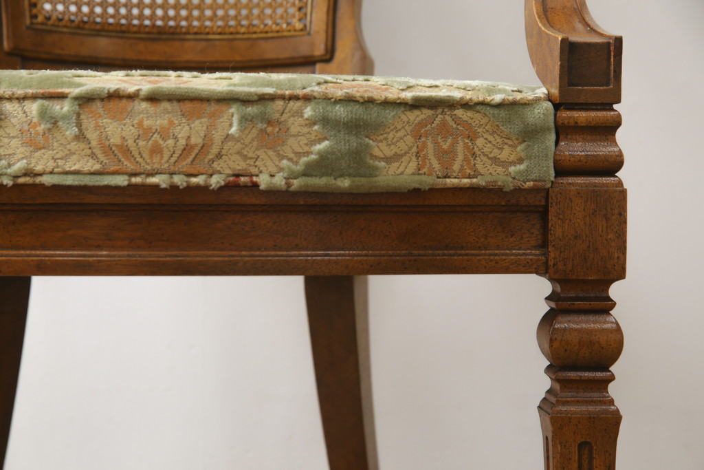 中古　DREXEL HERITAGE(ドレクセルヘリテイジ)　Cameo Classics(キャメオクラシックス)　格調高い雰囲気が魅力のマホガニー製アームチェア(イス、椅子、ダイニングチェア)(定価約35万円)(R-060873)