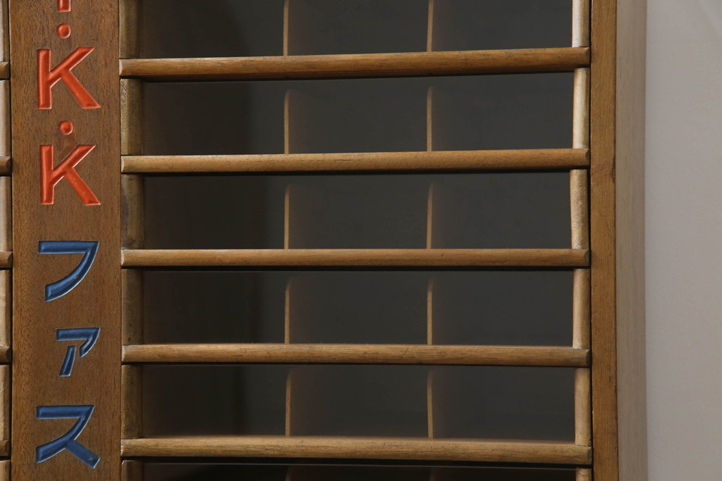 和製アンティーク　昭和レトロ　懐かしい雰囲気が魅力の糸ケース(小引き出し、小物収納、収納棚、店舗什器、陳列棚)(R-069979)