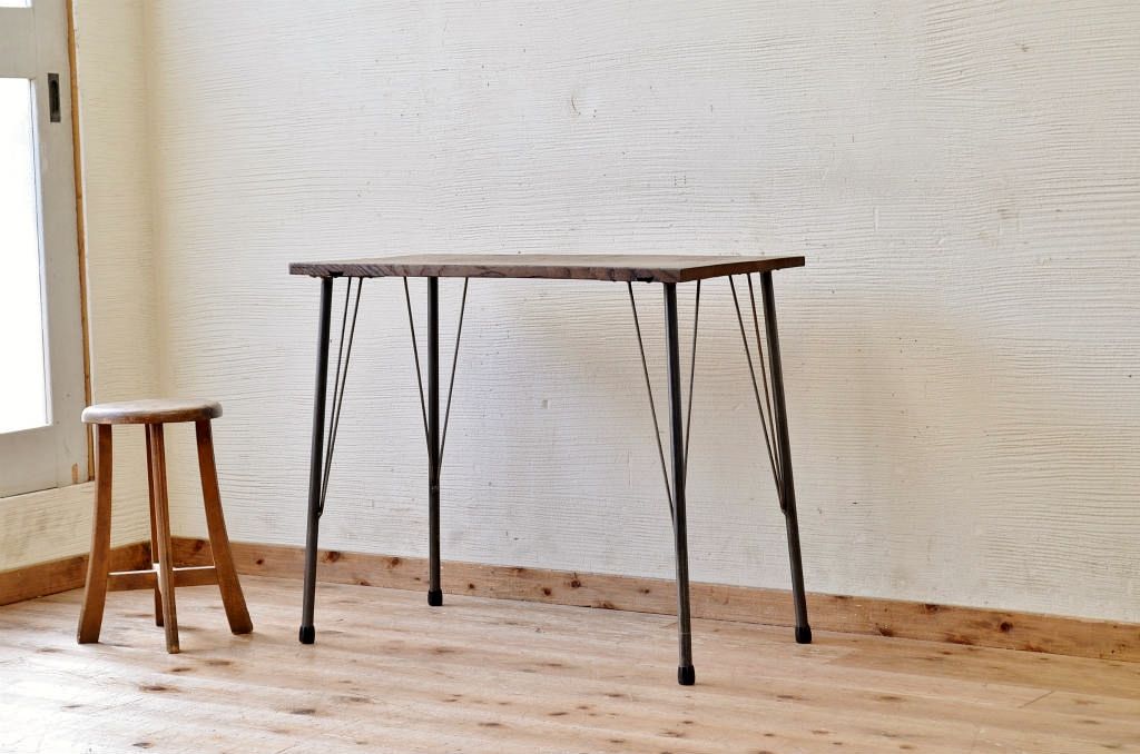 アンティーク家具　☆古い栗材の小振りな鉄脚テーブル(作業台、机)