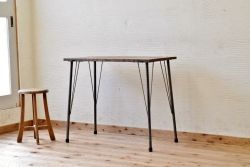 アンティーク家具　☆古い栗材の小振りな鉄脚テーブル(作業台、机)