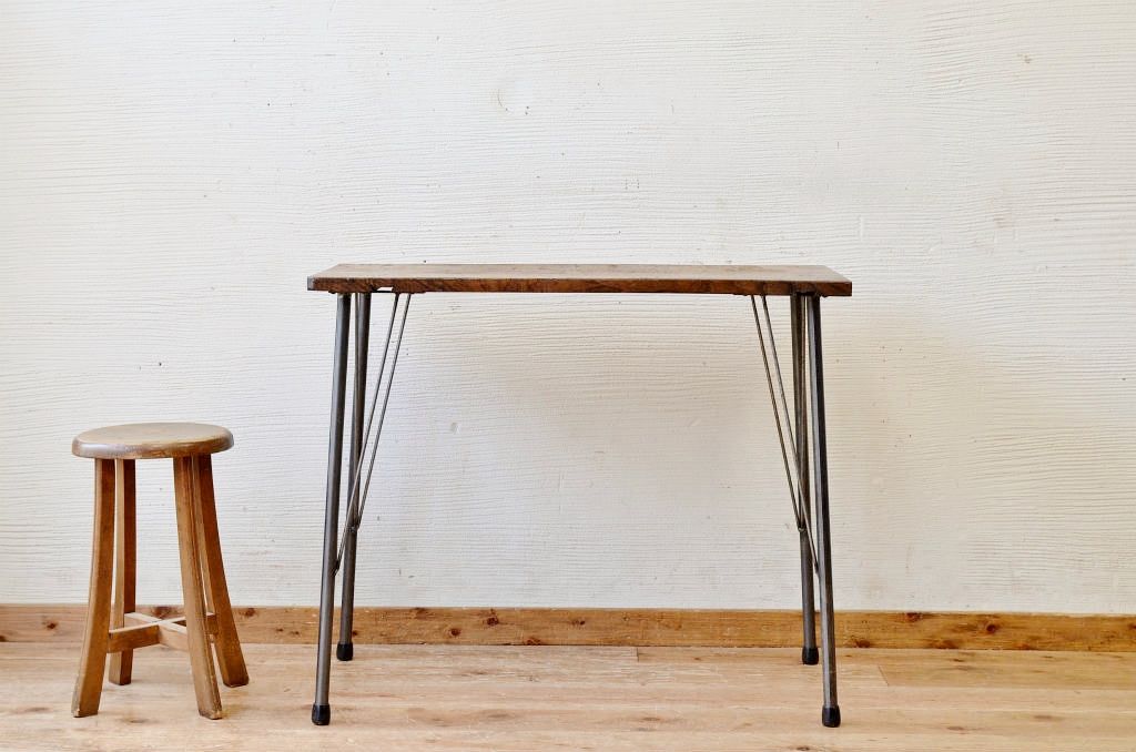 アンティーク家具　☆古い栗材の小振りな鉄脚テーブル(作業台、机)