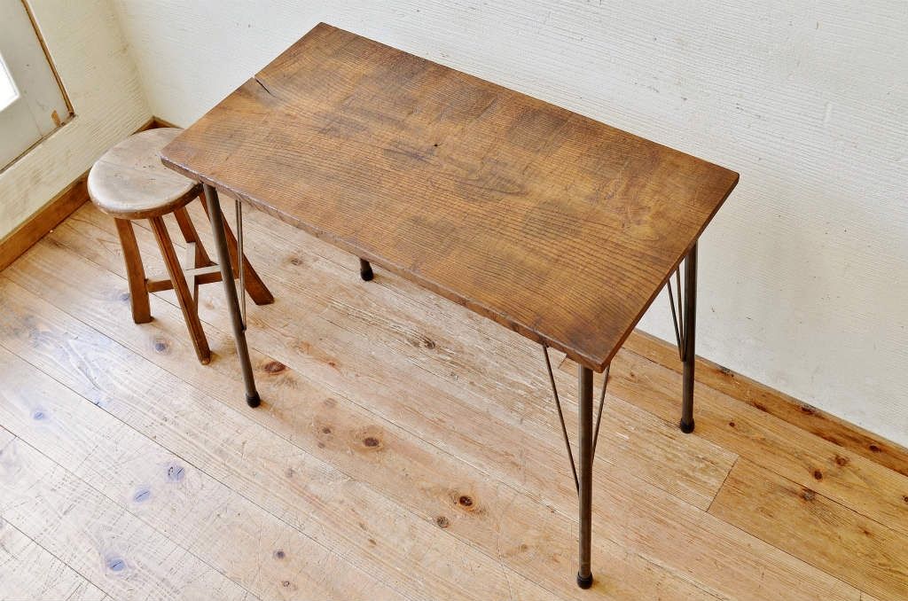アンティーク家具　☆古い栗材の小振りな鉄脚テーブル(作業台、机)