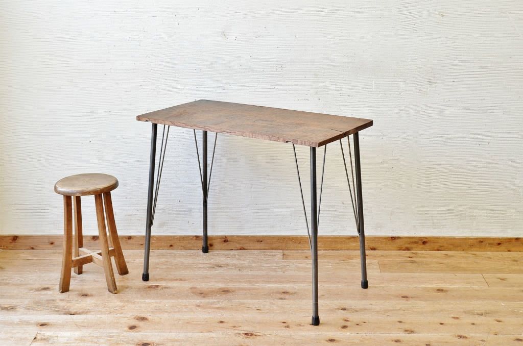 アンティーク家具　☆古い栗材の小振りな鉄脚テーブル(作業台、机)