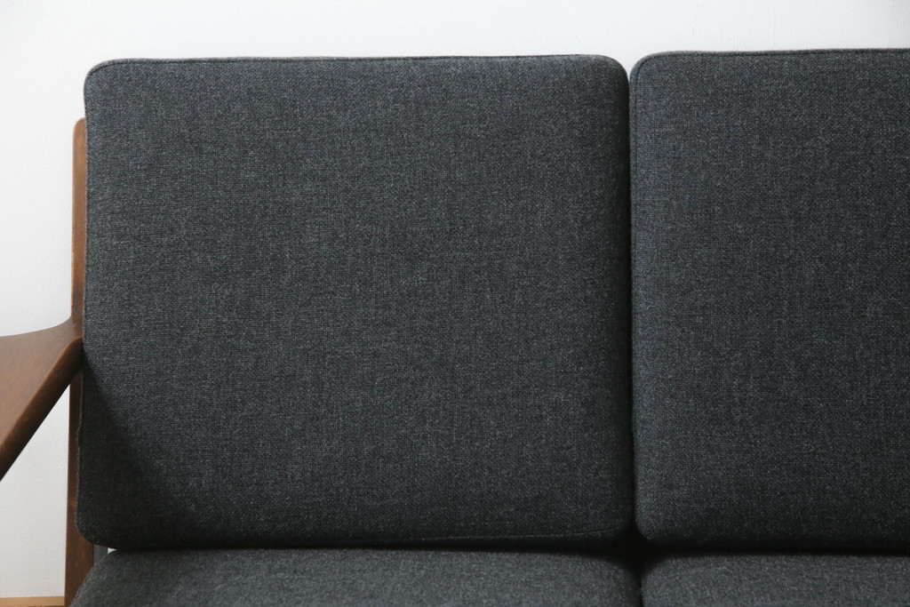北欧家具　デンマークビンテージ　GETAMA(ゲタマ)　Hans J Wegner(ハンス・J・ウェグナー)　GE290　くつろぎの空間を演出するアーム付き3人掛けソファ(3P、三人掛け、アームソファ、トリプルソファ、3シーター、北欧、ヴィンテージ)(R-068269)