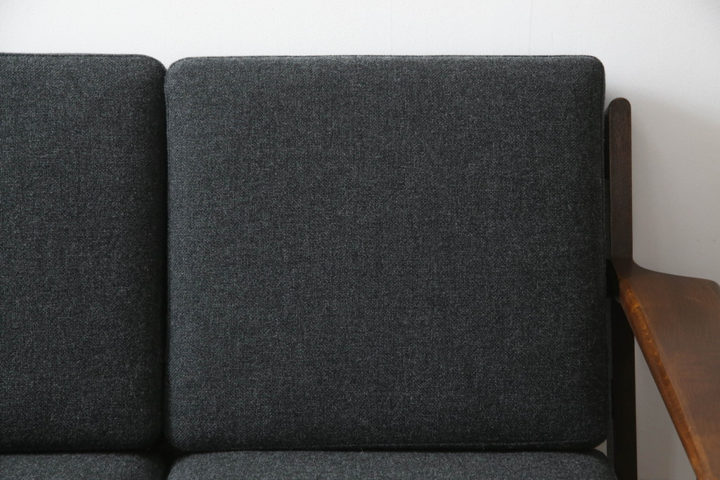 北欧家具　デンマークビンテージ　GETAMA(ゲタマ)　Hans J Wegner(ハンス・J・ウェグナー)　GE290　くつろぎの空間を演出するアーム付き3人掛けソファ(3P、三人掛け、アームソファ、トリプルソファ、3シーター、北欧、ヴィンテージ)(R-068269)