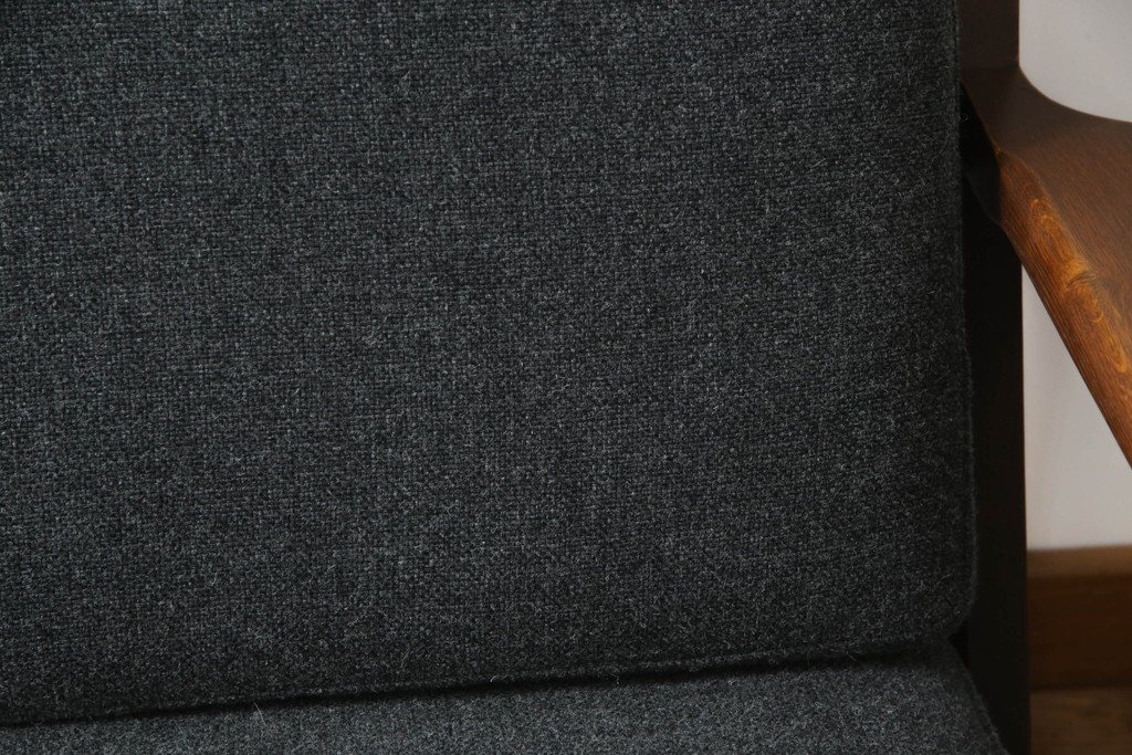 北欧家具　デンマークビンテージ　GETAMA(ゲタマ)　Hans J Wegner(ハンス・J・ウェグナー)　GE290　くつろぎの空間を演出するアーム付き3人掛けソファ(3P、三人掛け、アームソファ、トリプルソファ、3シーター、北欧、ヴィンテージ)(R-068269)