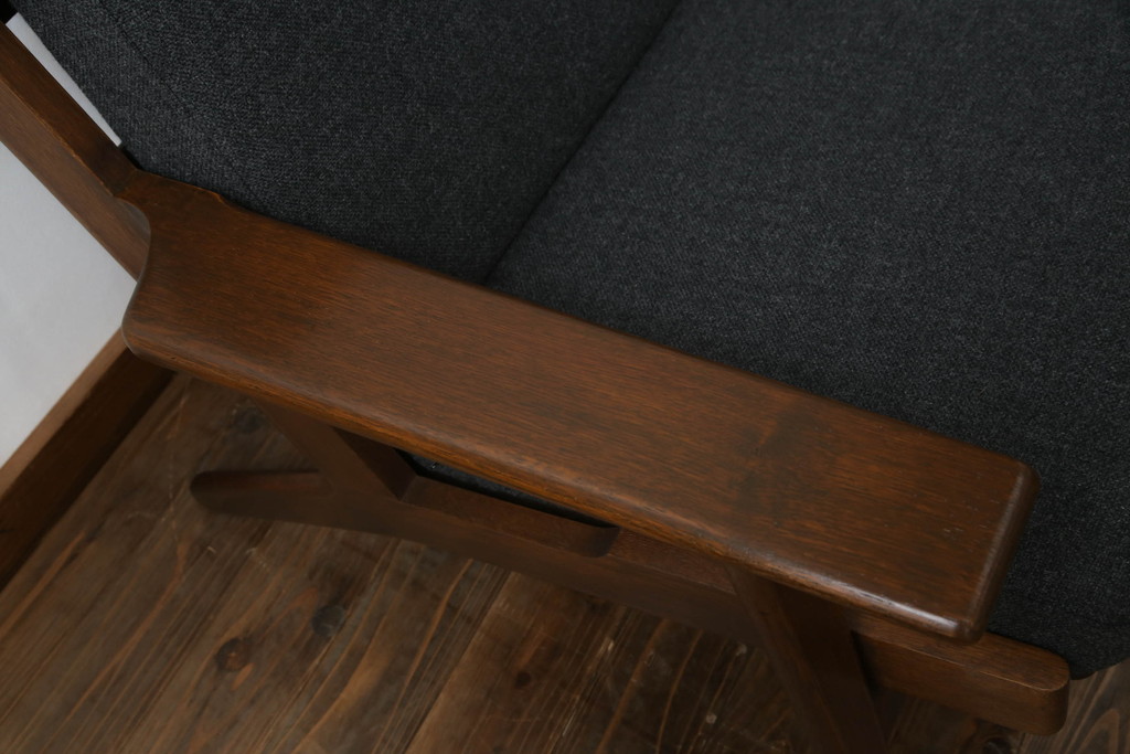 北欧家具　デンマークビンテージ　GETAMA(ゲタマ)　Hans J Wegner(ハンス・J・ウェグナー)　GE290　くつろぎの空間を演出するアーム付き3人掛けソファ(3P、三人掛け、アームソファ、トリプルソファ、3シーター、北欧、ヴィンテージ)(R-068269)