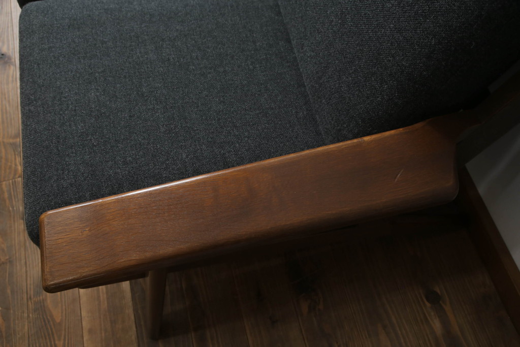 北欧家具　デンマークビンテージ　GETAMA(ゲタマ)　Hans J Wegner(ハンス・J・ウェグナー)　GE290　くつろぎの空間を演出するアーム付き3人掛けソファ(3P、三人掛け、アームソファ、トリプルソファ、3シーター、北欧、ヴィンテージ)(R-068269)