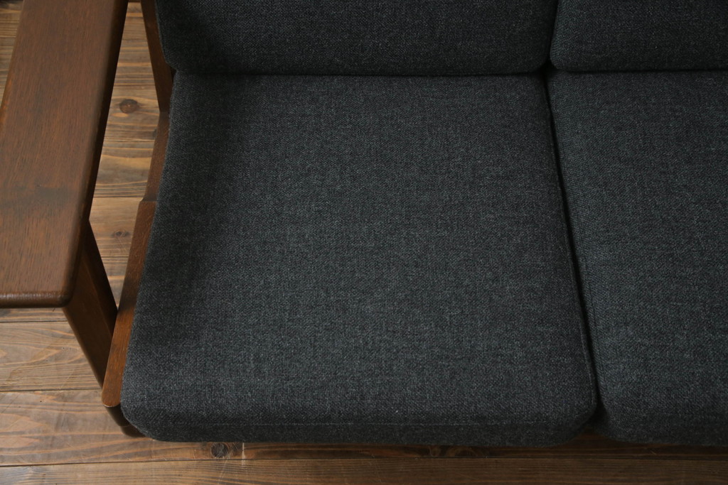 北欧家具　デンマークビンテージ　GETAMA(ゲタマ)　Hans J Wegner(ハンス・J・ウェグナー)　GE290　くつろぎの空間を演出するアーム付き3人掛けソファ(3P、三人掛け、アームソファ、トリプルソファ、3シーター、北欧、ヴィンテージ)(R-068269)