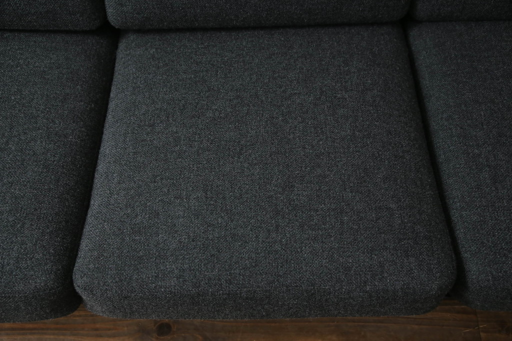 北欧家具　デンマークビンテージ　GETAMA(ゲタマ)　Hans J Wegner(ハンス・J・ウェグナー)　GE290　くつろぎの空間を演出するアーム付き3人掛けソファ(3P、三人掛け、アームソファ、トリプルソファ、3シーター、北欧、ヴィンテージ)(R-068269)
