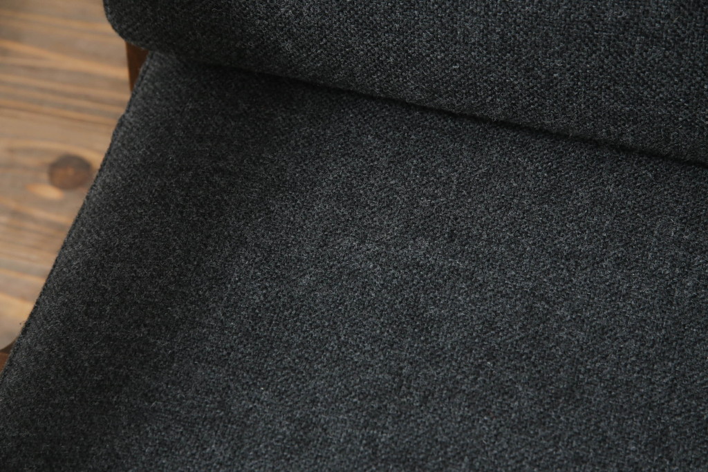 北欧家具　デンマークビンテージ　GETAMA(ゲタマ)　Hans J Wegner(ハンス・J・ウェグナー)　GE290　くつろぎの空間を演出するアーム付き3人掛けソファ(3P、三人掛け、アームソファ、トリプルソファ、3シーター、北欧、ヴィンテージ)(R-068269)
