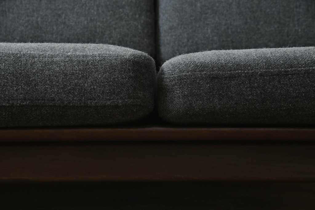 北欧家具　デンマークビンテージ　GETAMA(ゲタマ)　Hans J Wegner(ハンス・J・ウェグナー)　GE290　くつろぎの空間を演出するアーム付き3人掛けソファ(3P、三人掛け、アームソファ、トリプルソファ、3シーター、北欧、ヴィンテージ)(R-068269)