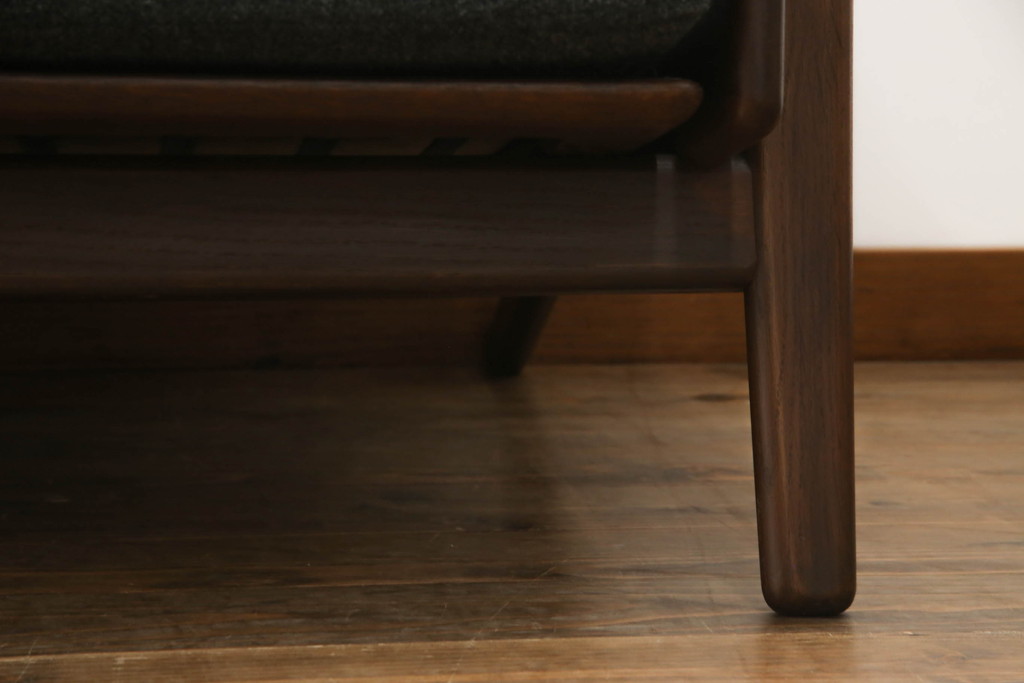 北欧家具　デンマークビンテージ　GETAMA(ゲタマ)　Hans J Wegner(ハンス・J・ウェグナー)　GE290　くつろぎの空間を演出するアーム付き3人掛けソファ(3P、三人掛け、アームソファ、トリプルソファ、3シーター、北欧、ヴィンテージ)(R-068269)