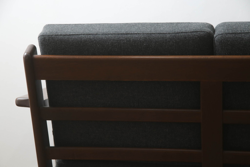 北欧家具　デンマークビンテージ　GETAMA(ゲタマ)　Hans J Wegner(ハンス・J・ウェグナー)　GE290　くつろぎの空間を演出するアーム付き3人掛けソファ(3P、三人掛け、アームソファ、トリプルソファ、3シーター、北欧、ヴィンテージ)(R-068269)