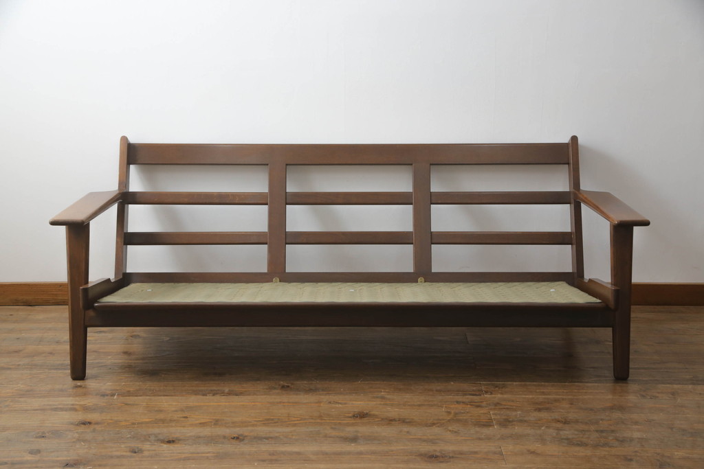 北欧家具　デンマークビンテージ　GETAMA(ゲタマ)　Hans J Wegner(ハンス・J・ウェグナー)　GE290　くつろぎの空間を演出するアーム付き3人掛けソファ(3P、三人掛け、アームソファ、トリプルソファ、3シーター、北欧、ヴィンテージ)(R-068269)