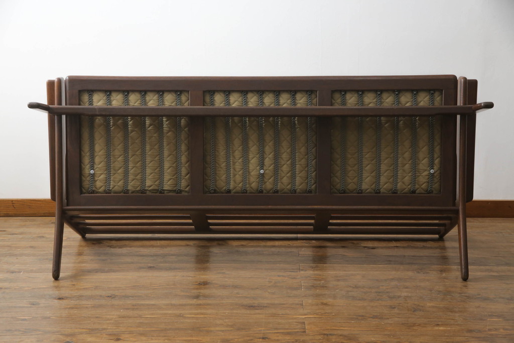 北欧家具　デンマークビンテージ　GETAMA(ゲタマ)　Hans J Wegner(ハンス・J・ウェグナー)　GE290　くつろぎの空間を演出するアーム付き3人掛けソファ(3P、三人掛け、アームソファ、トリプルソファ、3シーター、北欧、ヴィンテージ)(R-068269)