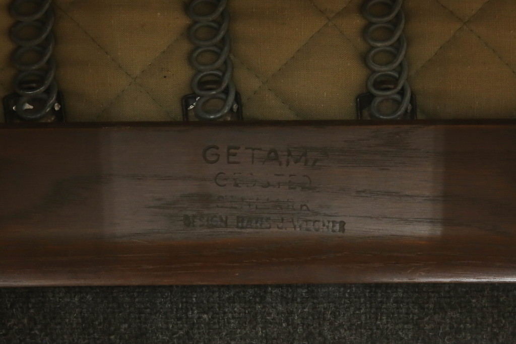 北欧家具　デンマークビンテージ　GETAMA(ゲタマ)　Hans J Wegner(ハンス・J・ウェグナー)　GE290　くつろぎの空間を演出するアーム付き3人掛けソファ(3P、三人掛け、アームソファ、トリプルソファ、3シーター、北欧、ヴィンテージ)(R-068269)