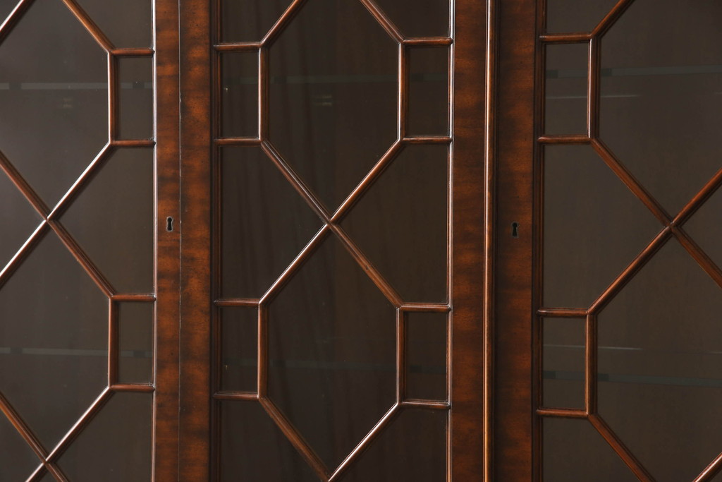 中古　希少!!　MAITLAND SMITH(メートランドスミス)　緻密なデザインが目を惹く2段重ねキャビネット(収納棚、戸棚、食器棚、カップボード)(定価約250万円)(R-060037)