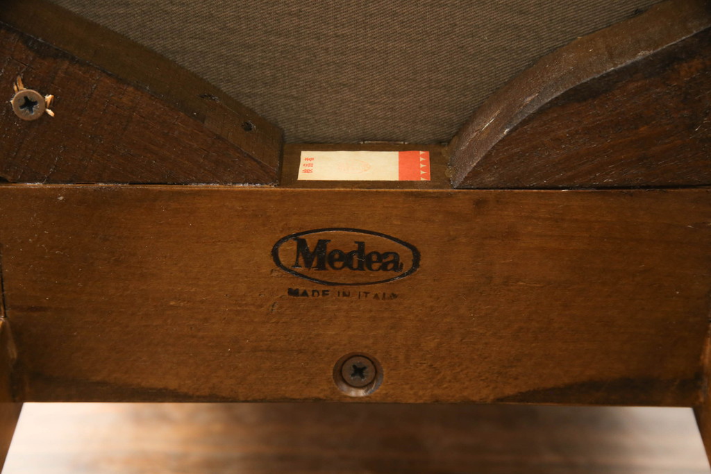 中古　美品　イタリア　ブランド家具　メデア(Medea)　ボタニカル柄のファブリックと彫刻が華やかな印象のハイバックチェア(椅子、イス、ダイニングチェア)(定価約40万円)(R-060117)