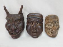 時代物　木製　般若　男面　それぞれ違った表情が魅力的なお面3個セット(神楽面、能面、古面、木彫)(R-073103)
