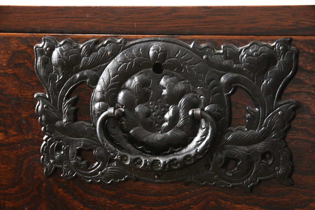 中古　美品　岩谷堂箪笥　重厚な金具と力強い木目が印象的な衣装箪笥(和タンス、収納たんす、引き出し)(R-059703)