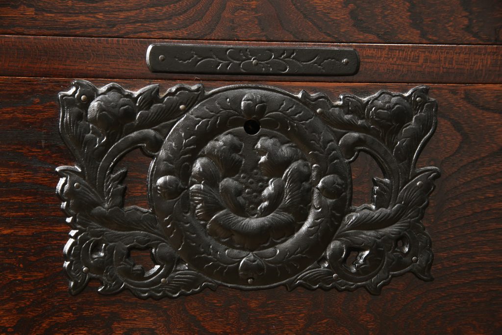 中古　美品　岩谷堂箪笥　重厚な金具と力強い木目が印象的な衣装箪笥(和タンス、収納たんす、引き出し)(R-059703)