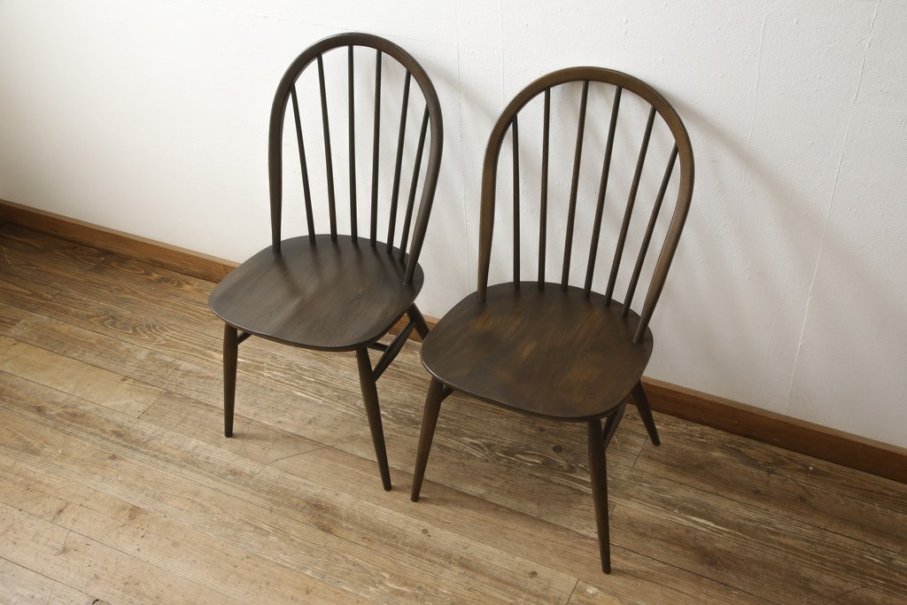 イギリスビンテージ　ERCOL(アーコール)　フープバック　シックな木肌のダイニングチェア2脚セット(ウィンザーチェア、ワークチェア、板座チェア、椅子、ヴィンテージ、ウインザーチェア)(R-059505)