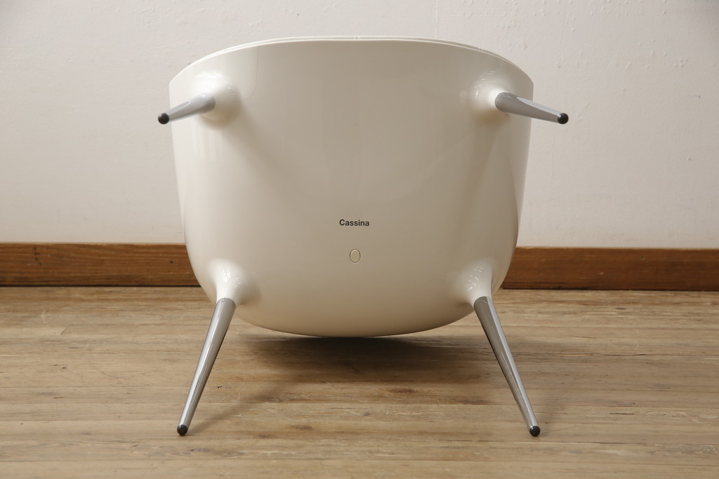 中古　展示品　超美品　Cassinaixc.(カッシーナイクスシー)　Philippe Starck(フィリップ・スタルク)　246　PASSION(パシオン)　本革　丸みのあるボディと華奢な脚のバランスが美しいアームチェア(ダイニングチェア、椅子、イス、レザー)(定価約21万円)(R-060990)