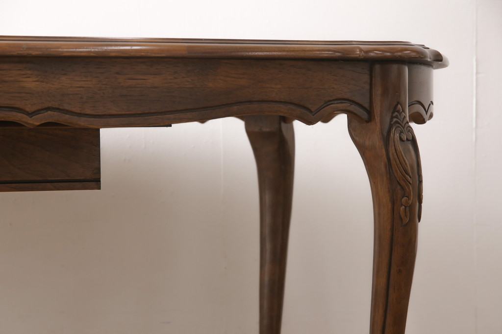 中古　DREXEL HERITAGE(ドレクセルヘリテイジ)　アメリカ輸入モデル　格調高いデザインが魅力的なニレ材製エクステンションテーブル(拡張式テーブル、ダイニングテーブル)(R-052557)