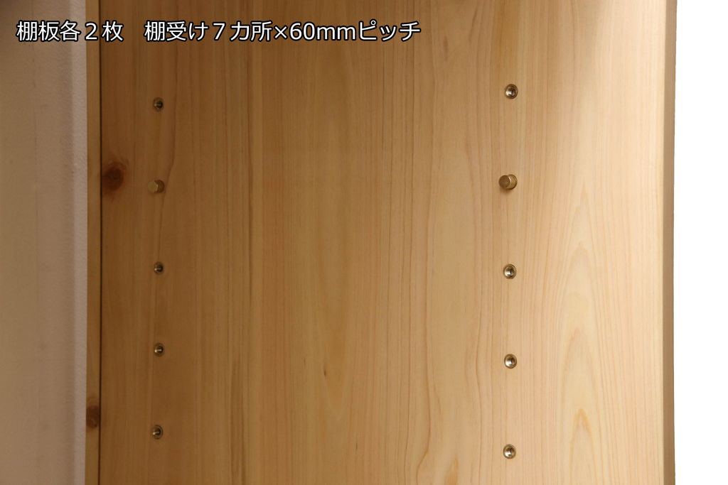 戸棚を新規製作!当店商品を参考にご希望サイズで。棚板2枚、下段引き出し2杯仕様にて製作。持ち込みの金具を取付け、引き戸は十字に入っている支柱をなしにして木枠のみ。背面はクリアガラス仕様。全体はワックス、 天板は耐水性を上げるためウレタン塗料を使用して仕上げ。(収納棚、戸棚、キャビネット、サイドボード、食器棚)
