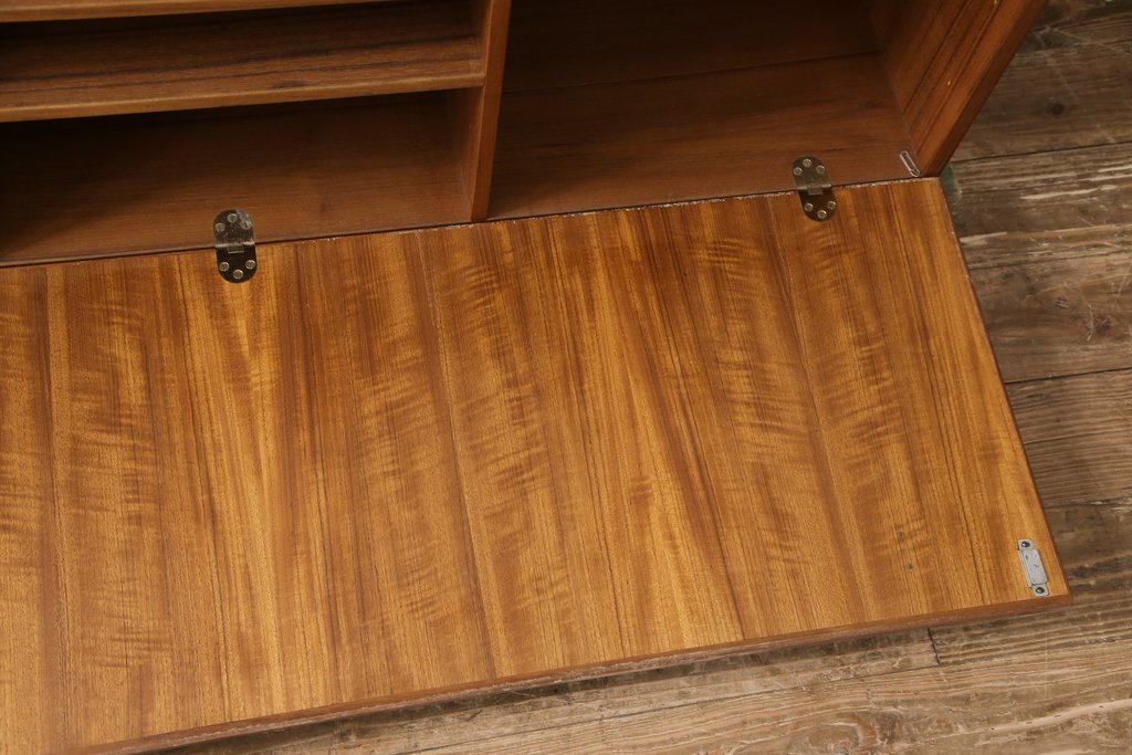 デンマークビンテージ　チーク材　シンプルな中に洗練された美しさを感じるキャビネット(ブックシェルフ、本棚、飾り棚、サイドボード、ヴィンテージ)(R-054499)