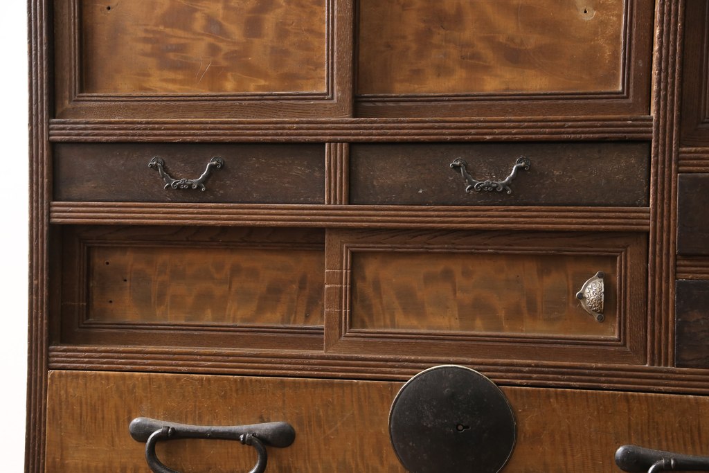 和製アンティーク　珍しいデザインが魅力的な時代箪笥収納棚(キャビネット、戸棚、引き出し)(R-054565)