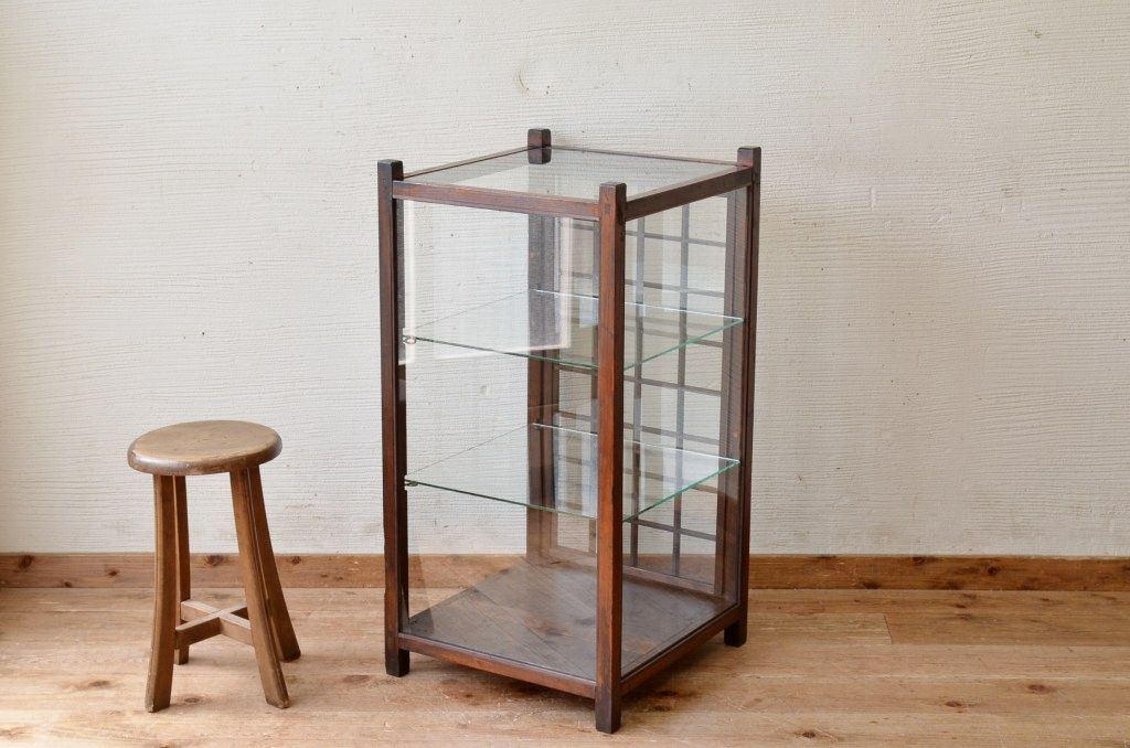 アンティーク家具　魅せる収納にぴったりなアンティークガラスケース (ショーケース、飾り棚)