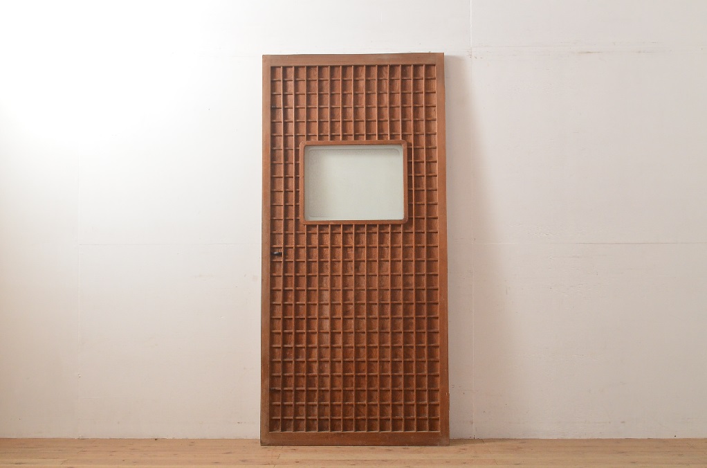 アンティーク建具　杉材一枚板　表の格子がアクセントの木製扉1枚(ドア、建具)(R-054349)