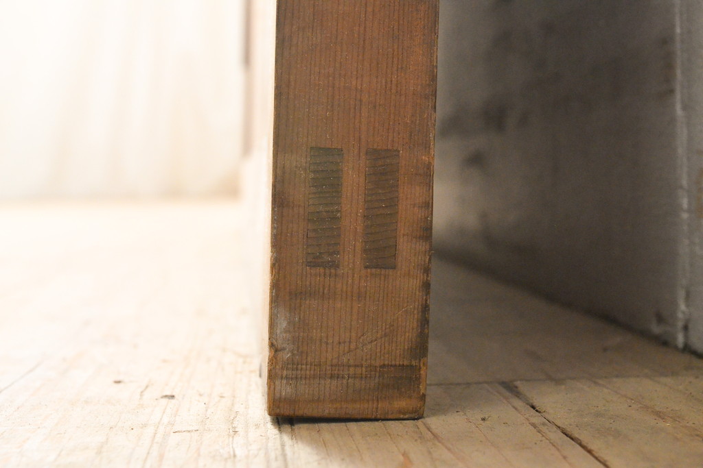 アンティーク建具　杉材一枚板　表の格子がアクセントの木製扉1枚(ドア、建具)(R-054349)