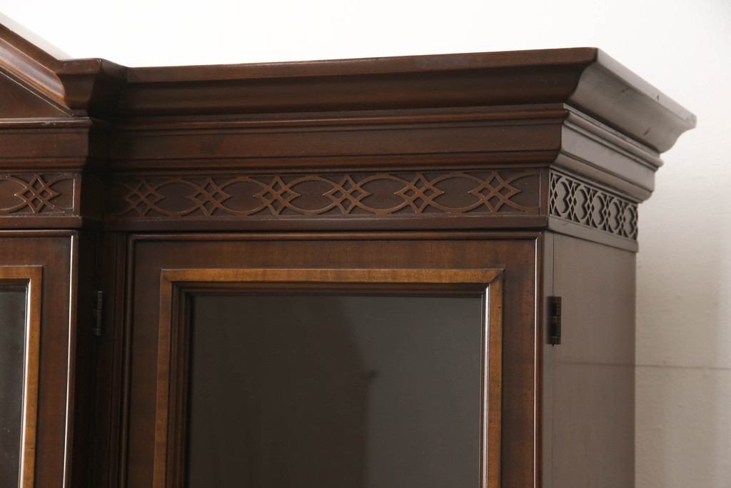 中古　美品　DREXEL HERITAGE(ドレクセルヘリテイジ)　高級感漂う上品なデザインのキャビネット(チャイナキャビネット、収納棚、戸棚、飾り棚、陳列棚、食器棚、カップボード)(R-064882)