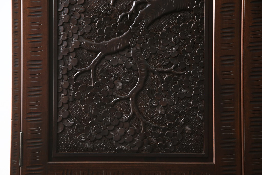 中古　美品　大坂屋製　軽井沢彫り　繊細かつ大胆な桜の彫刻に目を奪われる着物箪笥(和服箪笥、衣装タンス、チェスト、引き出し)(R-057973)