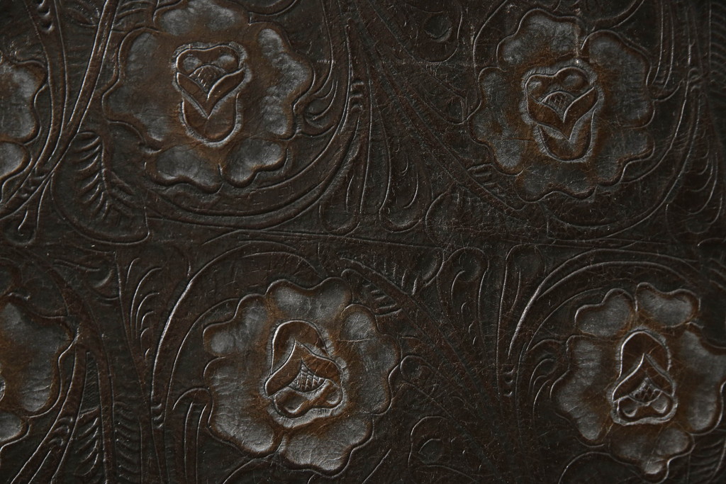 イギリスアンティーク　ルルコンド(LULU KONDO)社取り扱い　エンボスレザー(Embossed Leather)　マホガニー材　本革　クラシカルな魅力ただよう衝立て(パーテーション、つい立て、衝い立て、仕切り)(R-063883)