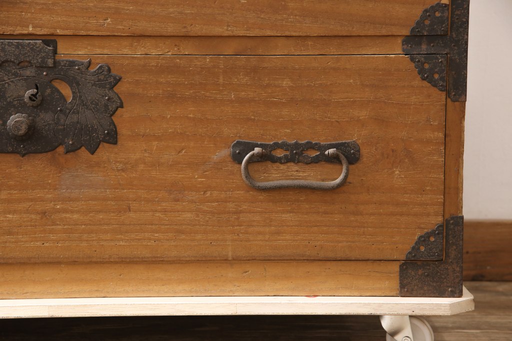 和製アンティーク　総桐材　会津産　歴史を感じる佇まいが魅力的な時代箪笥ローボード(和たんす、ローチェスト、引き出し、収納箪笥)(R-054577)