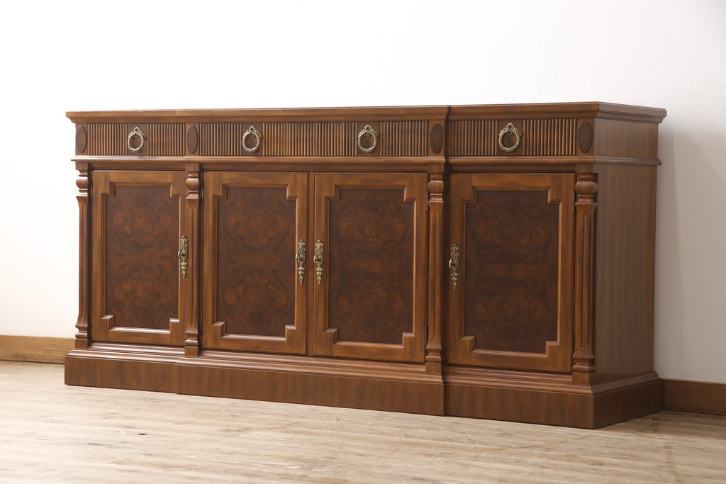 中古美品　DREXEL HERITAGE(ドレクセルヘリテイジ)　Cameo Classics(キャメオクラシックス)　ワンランク上の気品漂う雰囲気を演出するクリデンザ(クレデンザ、サイドボード、収納棚、キャビネット)(定価約115万円)(R-053268)