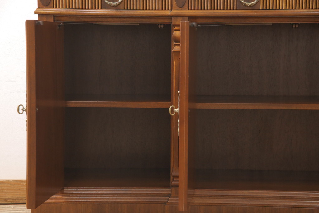 中古美品　DREXEL HERITAGE(ドレクセルヘリテイジ)　Cameo Classics(キャメオクラシックス)　ワンランク上の気品漂う雰囲気を演出するクリデンザ(クレデンザ、サイドボード、収納棚、キャビネット)(定価約115万円)(R-053268)