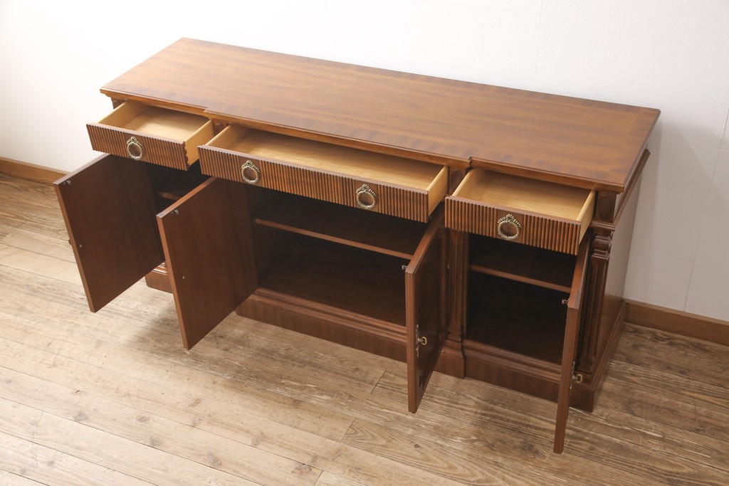 中古美品　DREXEL HERITAGE(ドレクセルヘリテイジ)　Cameo Classics(キャメオクラシックス)　ワンランク上の気品漂う雰囲気を演出するクリデンザ(クレデンザ、サイドボード、収納棚、キャビネット)(定価約115万円)(R-053268)