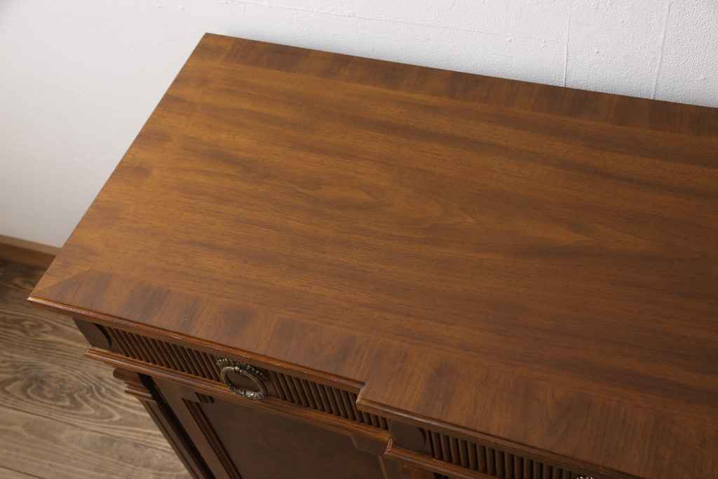 中古美品　DREXEL HERITAGE(ドレクセルヘリテイジ)　Cameo Classics(キャメオクラシックス)　ワンランク上の気品漂う雰囲気を演出するクリデンザ(クレデンザ、サイドボード、収納棚、キャビネット)(定価約115万円)(R-053268)