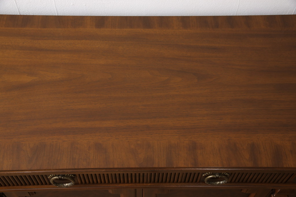 中古美品　DREXEL HERITAGE(ドレクセルヘリテイジ)　Cameo Classics(キャメオクラシックス)　ワンランク上の気品漂う雰囲気を演出するクリデンザ(クレデンザ、サイドボード、収納棚、キャビネット)(定価約115万円)(R-053268)