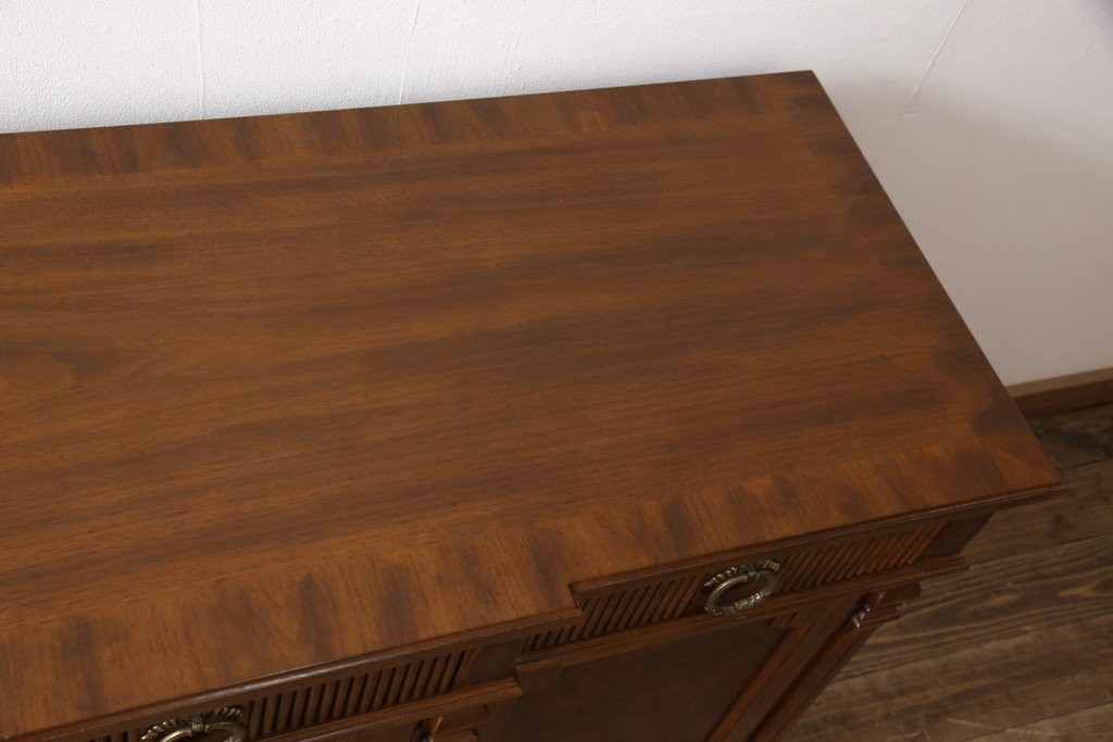 中古美品　DREXEL HERITAGE(ドレクセルヘリテイジ)　Cameo Classics(キャメオクラシックス)　ワンランク上の気品漂う雰囲気を演出するクリデンザ(クレデンザ、サイドボード、収納棚、キャビネット)(定価約115万円)(R-053268)