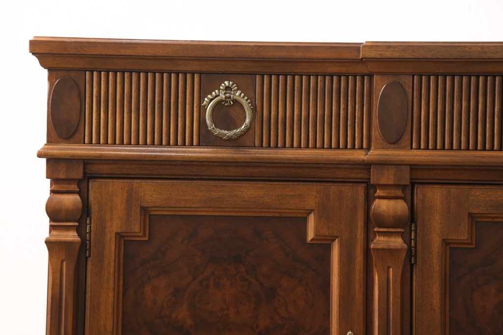 中古美品　DREXEL HERITAGE(ドレクセルヘリテイジ)　Cameo Classics(キャメオクラシックス)　ワンランク上の気品漂う雰囲気を演出するクリデンザ(クレデンザ、サイドボード、収納棚、キャビネット)(定価約115万円)(R-053268)